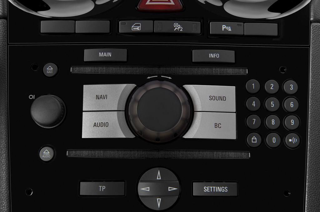 Opel Corsa (Baujahr 2010) Selection 3 Türen Radio und Infotainmentsystem