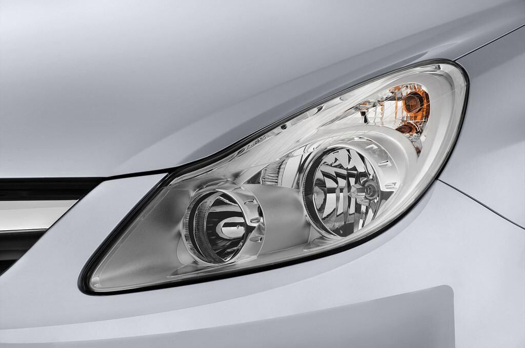 Opel Corsa (Baujahr 2010) Selection 3 Türen Scheinwerfer