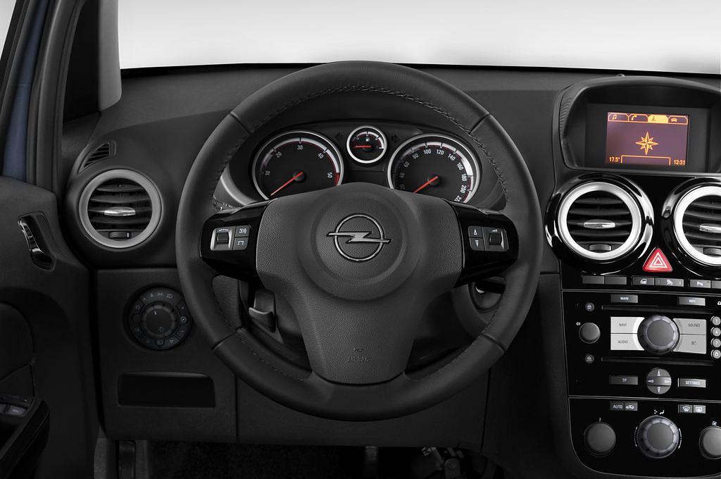 Opel Corsa (Baujahr 2010) Selection 3 Türen Lenkrad