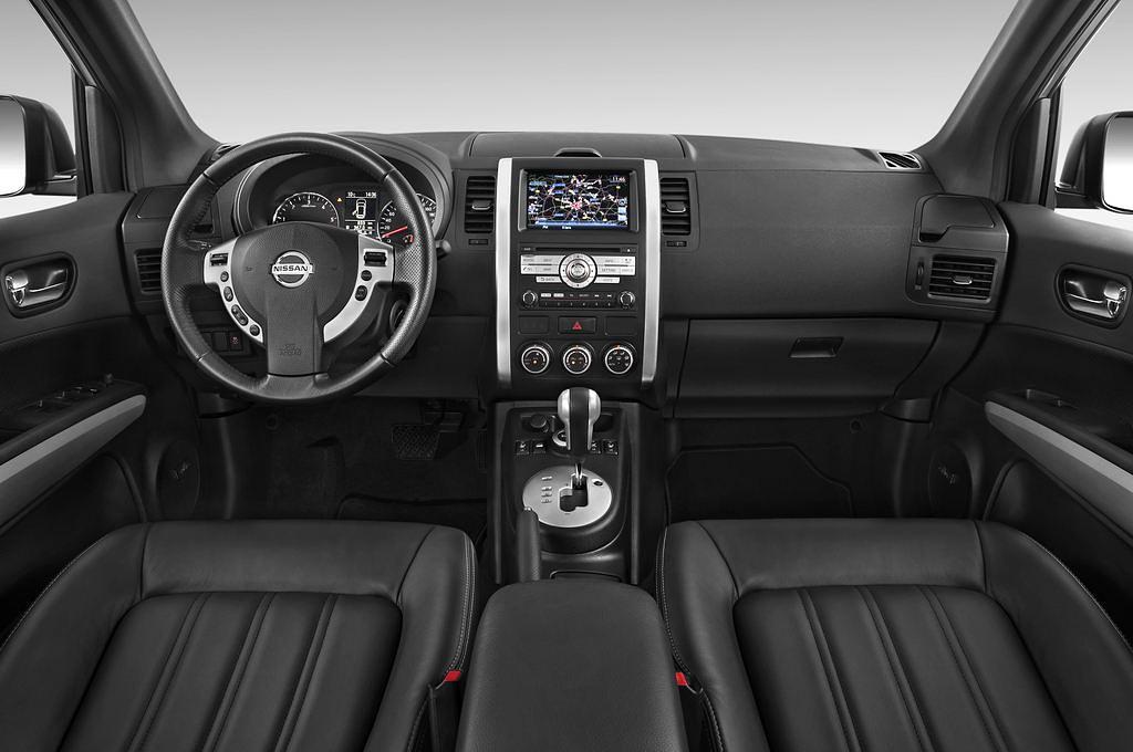 Nissan X-Trail (Baujahr 2011) LE 5 Türen Cockpit und Innenraum