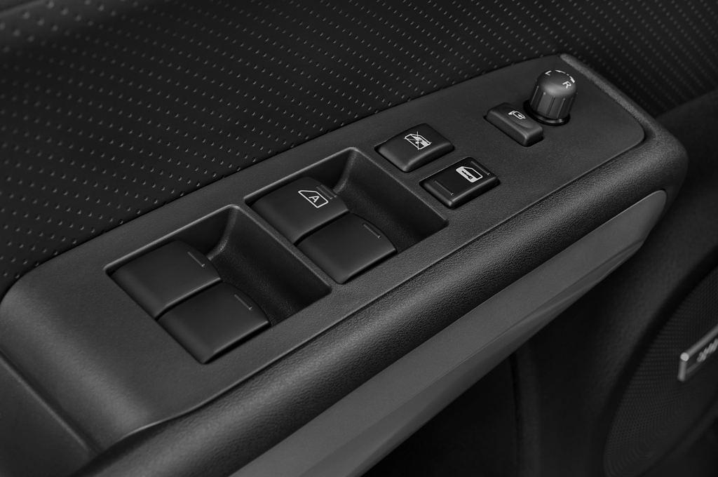 Nissan X-Trail (Baujahr 2011) LE 5 Türen Bedienungselemente Tür