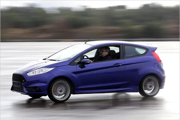 Der Fiesta ST knackt nach 6,9 Sekunden die 100er-Marke