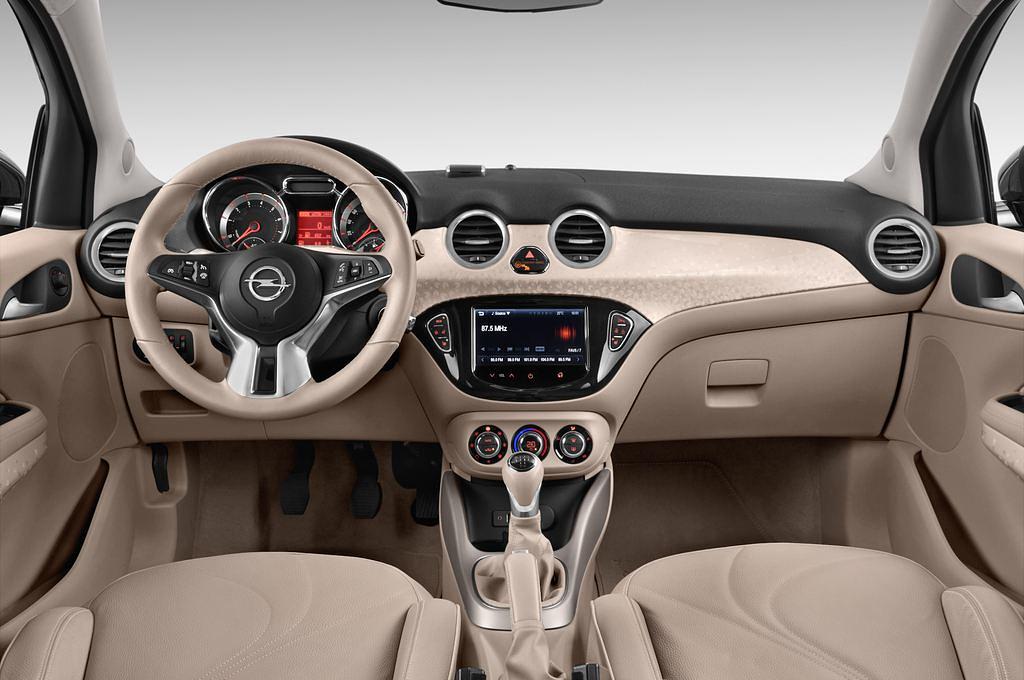 Opel Adam (Baujahr 2013) GLAM 3 Türen Cockpit und Innenraum