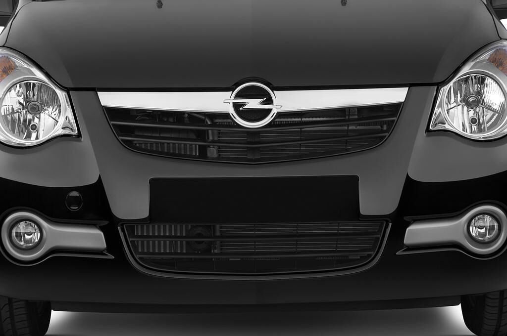 Opel Agila (Baujahr 2011) Edition 5 Türen Kühlergrill und Scheinwerfer
