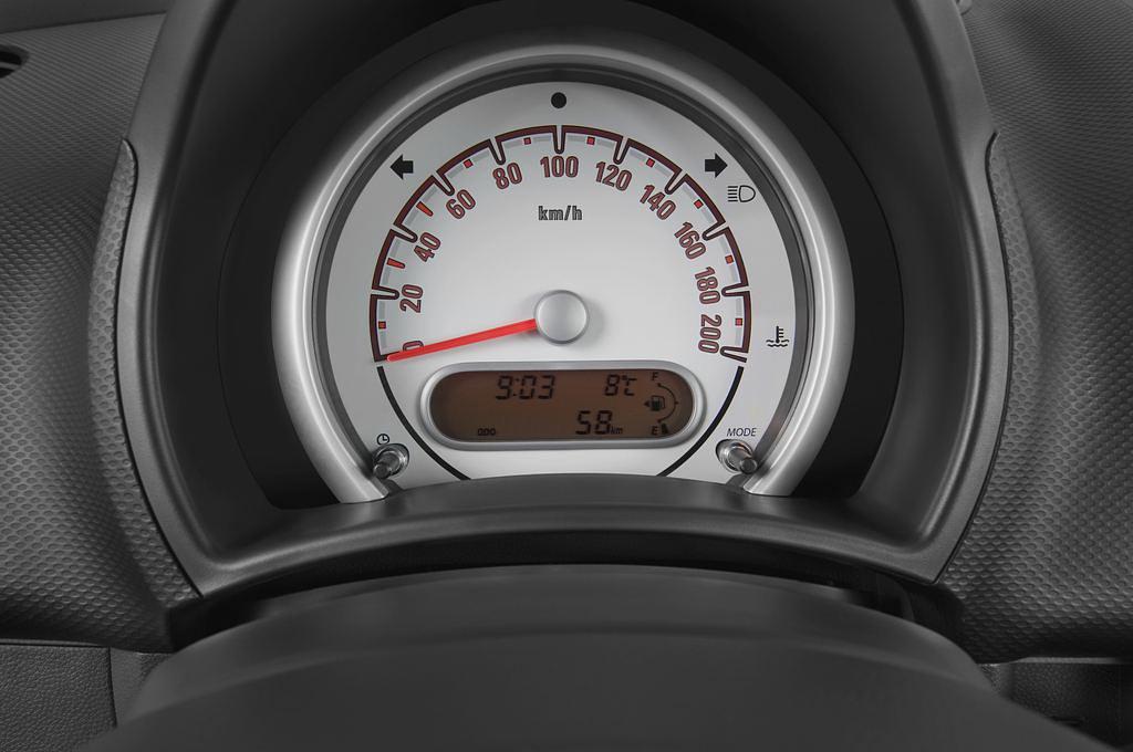 Opel Agila (Baujahr 2011) Edition 5 Türen Tacho und Fahrerinstrumente