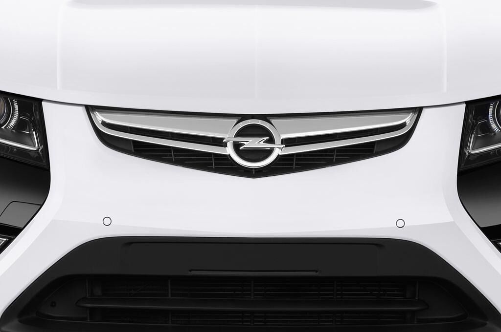Opel Ampera (Baujahr 2013) ePionier Edition 5 Türen Kühlergrill und Scheinwerfer