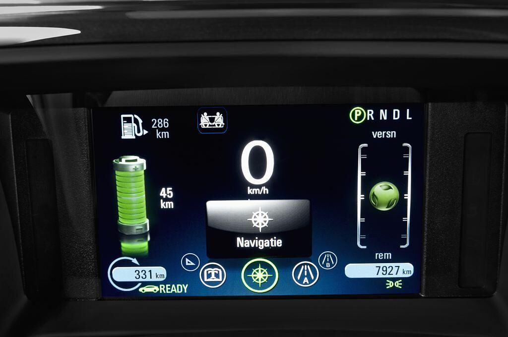Opel Ampera (Baujahr 2013) ePionier Edition 5 Türen Tacho und Fahrerinstrumente
