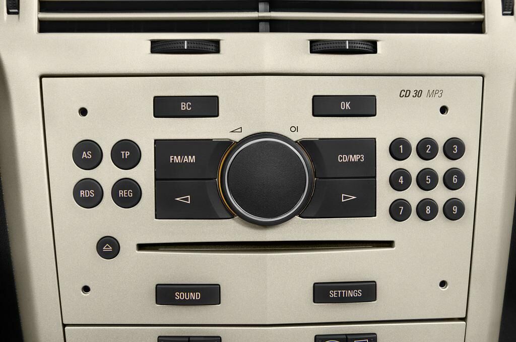 Opel Astra (Baujahr 2011) Endless Summer 2 Türen Radio und Infotainmentsystem