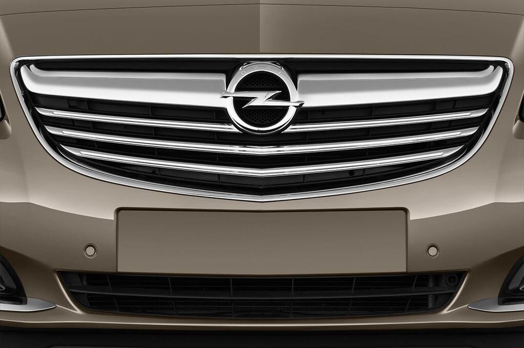 Opel Insignia (Baujahr 2014) Business Innovation 5 Türen Kühlergrill und Scheinwerfer