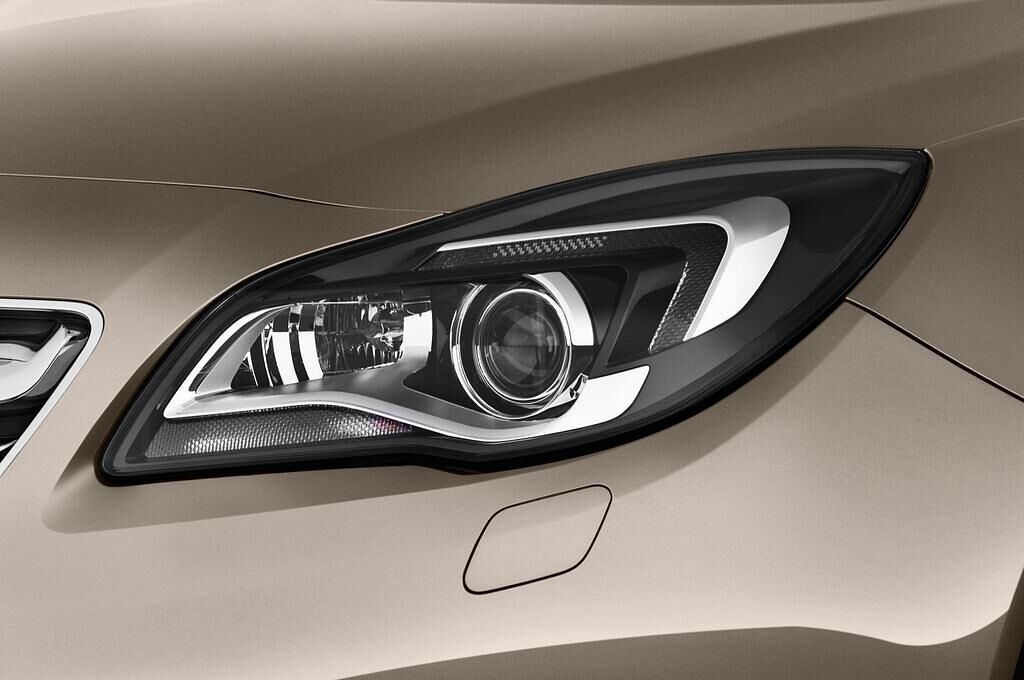 Opel Insignia (Baujahr 2014) Business Innovation 5 Türen Scheinwerfer