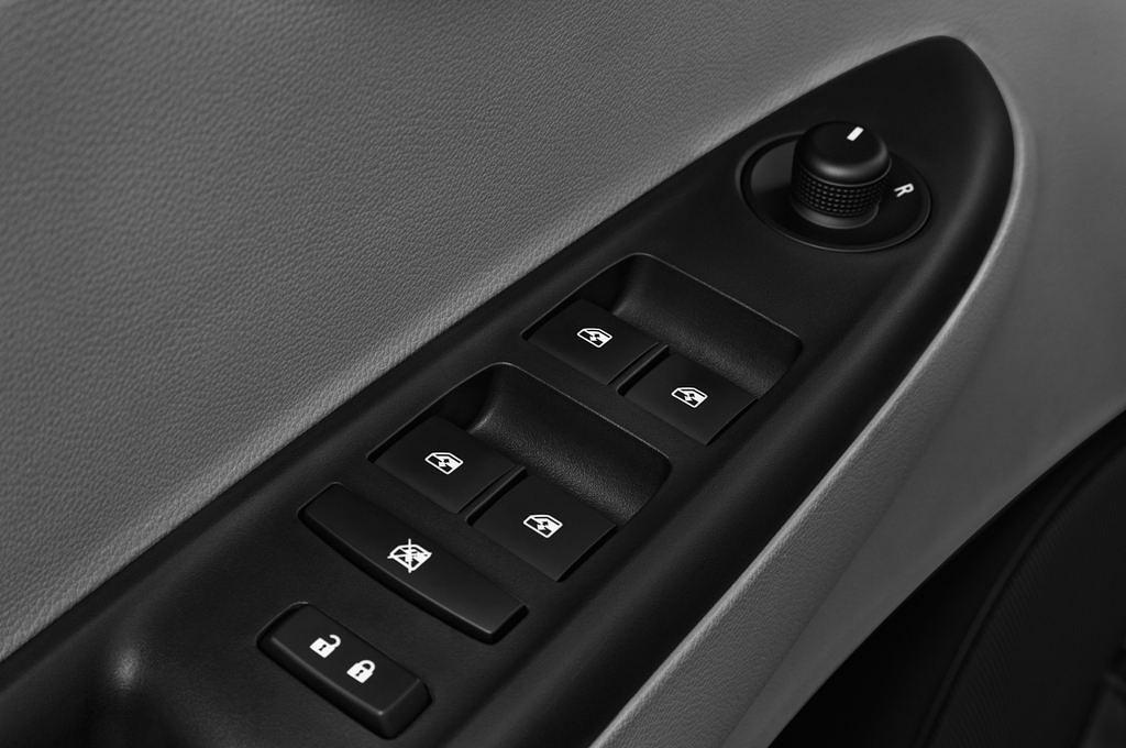 Opel Karl (Baujahr 2016) Exklusiv 5 Türen Bedienungselemente Tür
