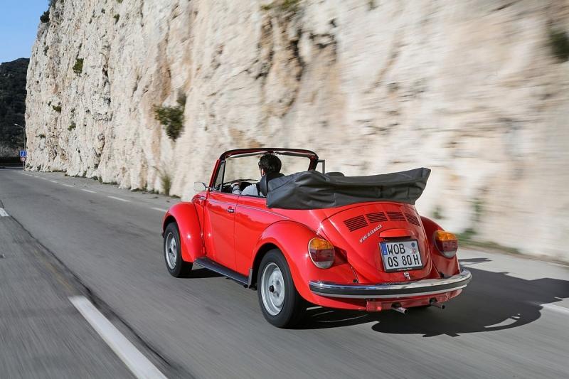 Die Lenkung des VW Käfer 1303 Cabrio hat keine Servo-Unterstützung