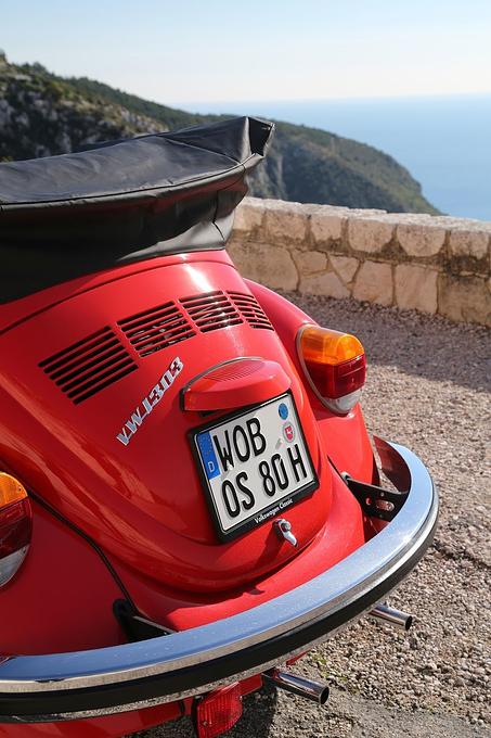 Klar, das VW Käfer 1303 Cabrio ist ein Oldtimer und bekommt das H-Kennzeichen