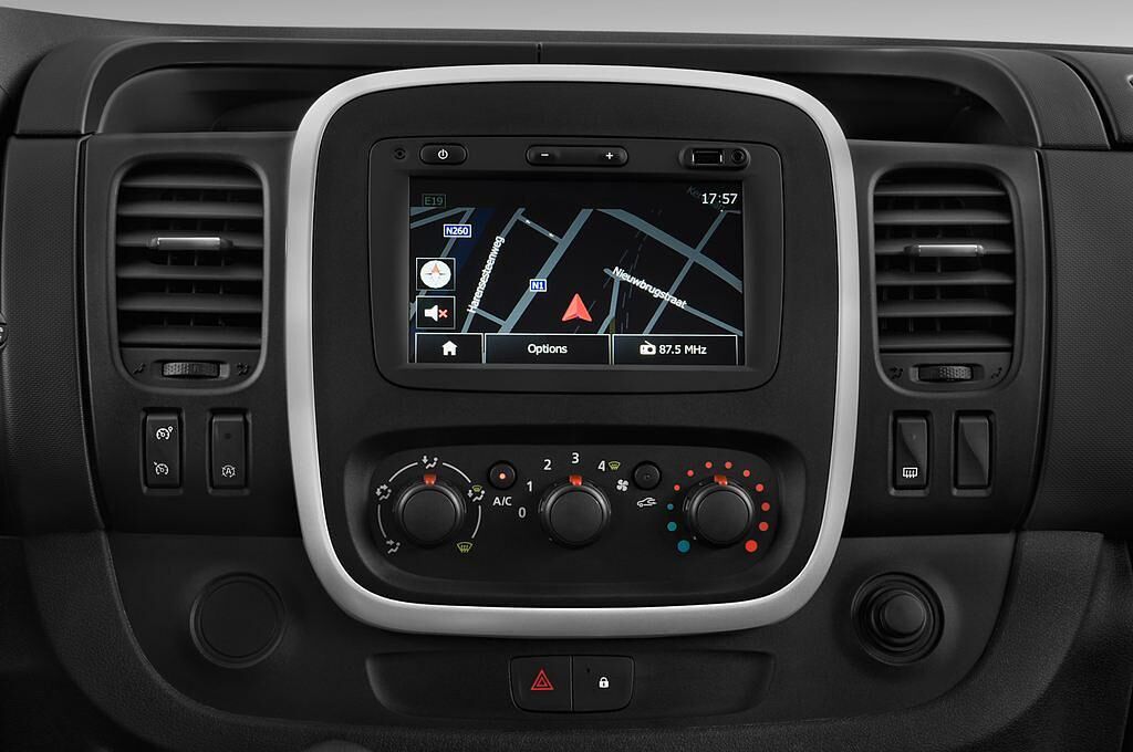 Opel Vivaro (Baujahr 2015) 1.6 Cdti Ecoflex L1H1 4 Türen Mittelkonsole