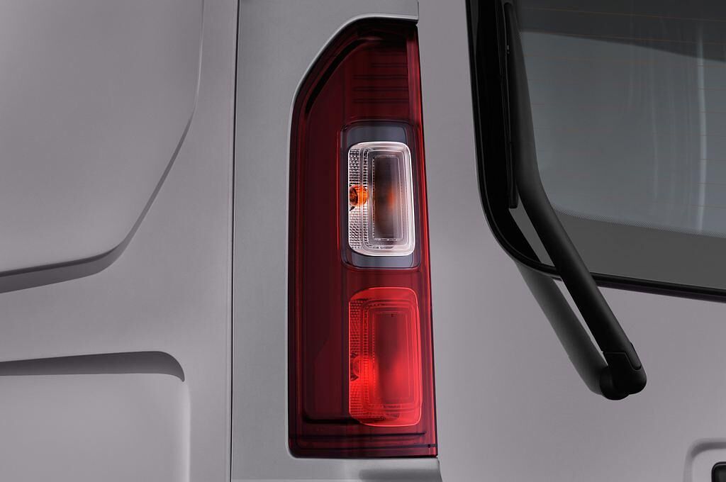 Opel Vivaro (Baujahr 2015) 1.6 Cdti Ecoflex L1H1 4 Türen Rücklicht