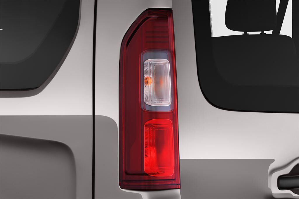 Opel Vivaro (Baujahr 2016) - 4 Türen Rücklicht