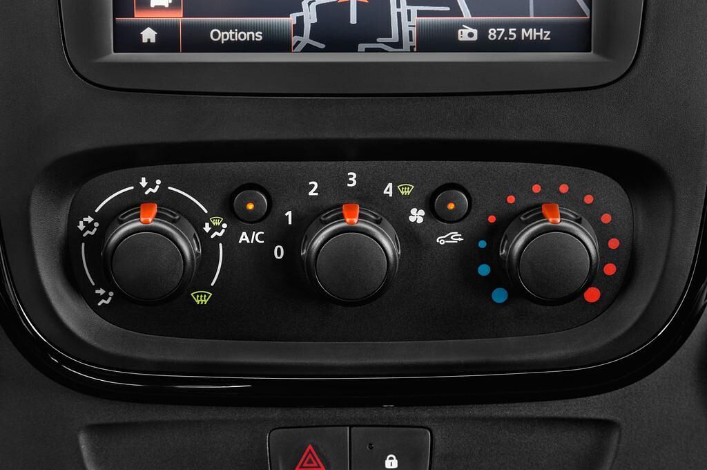 Opel Vivaro (Baujahr 2016) - 4 Türen Temperatur und Klimaanlage