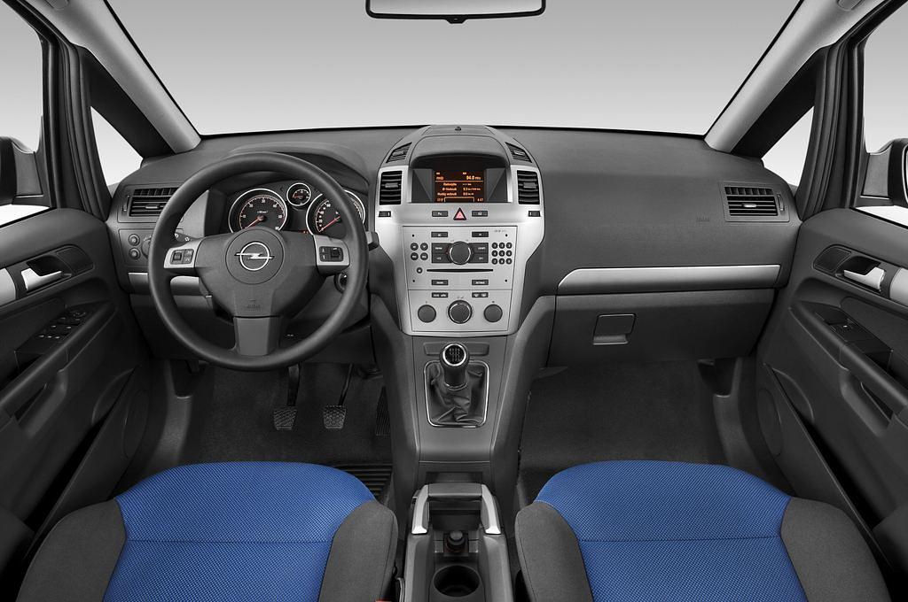 Opel Zafira (Baujahr 2011) Sport 5 Türen Cockpit und Innenraum