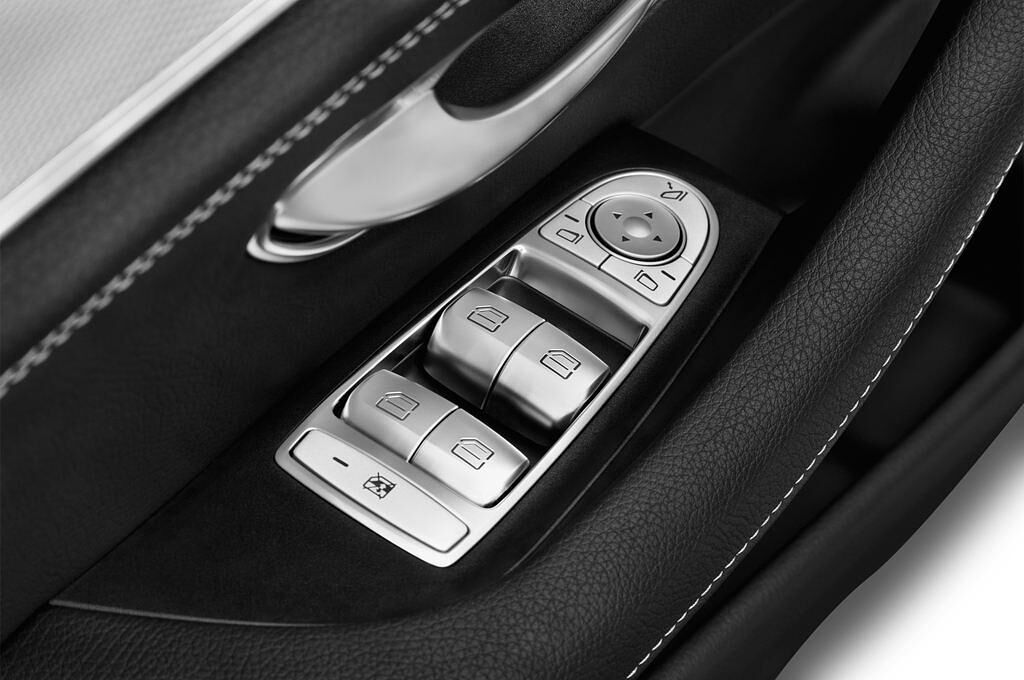 Mercedes E-Class (Baujahr 2016) Avantgarde 4 Türen Bedienungselemente Tür