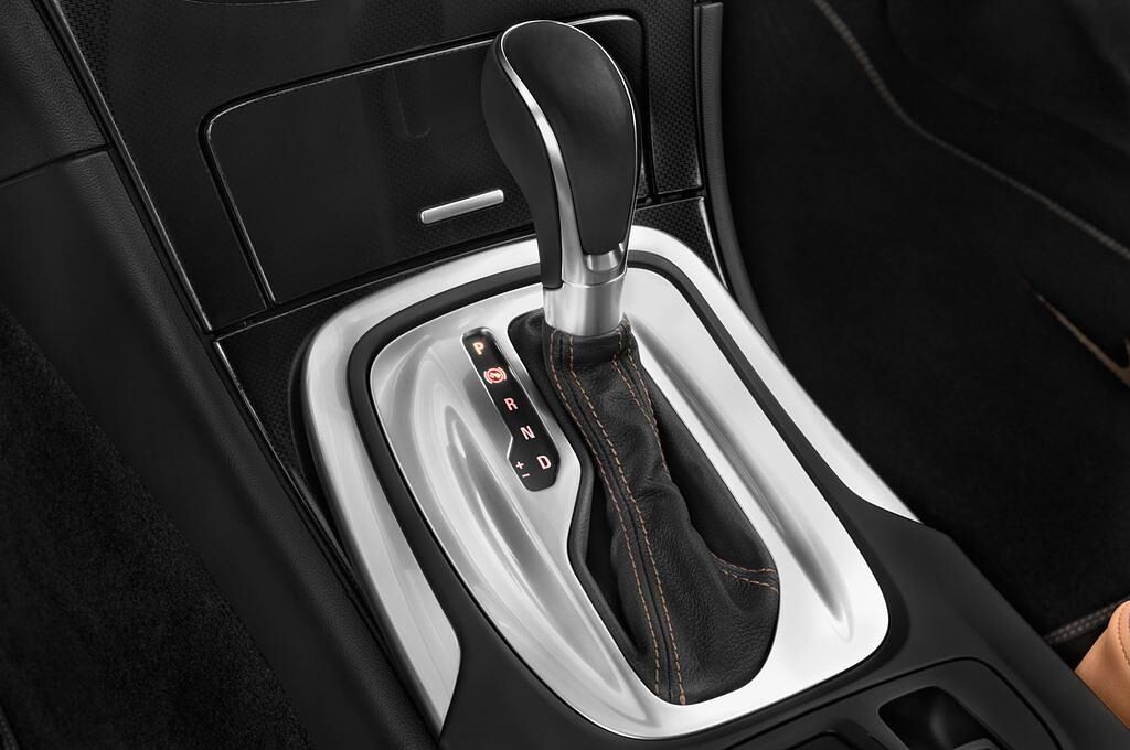 Opel Insignia (Baujahr 2015) Sport 4 Türen Schalthebel