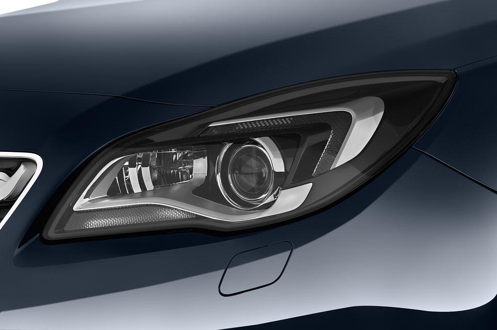 Opel Insignia (Baujahr 2015) Sport 4 Türen Scheinwerfer