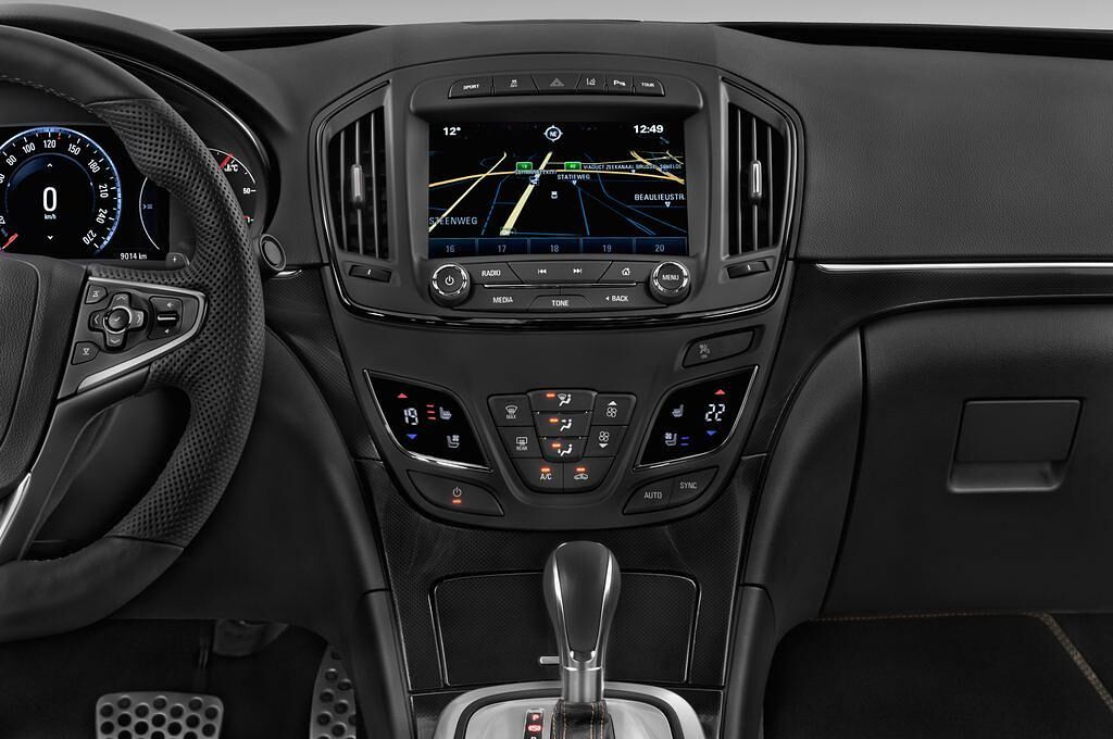 Opel Insignia (Baujahr 2015) Sport 4 Türen Mittelkonsole