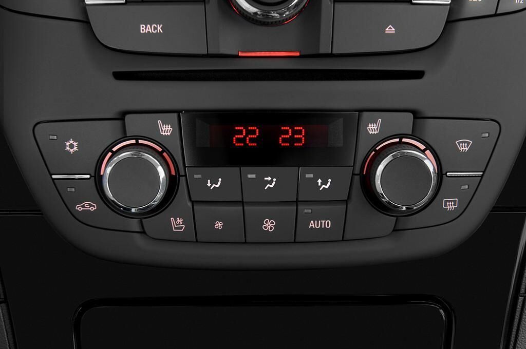 Opel Insignia (Baujahr 2011) Sport 5 Türen Temperatur und Klimaanlage