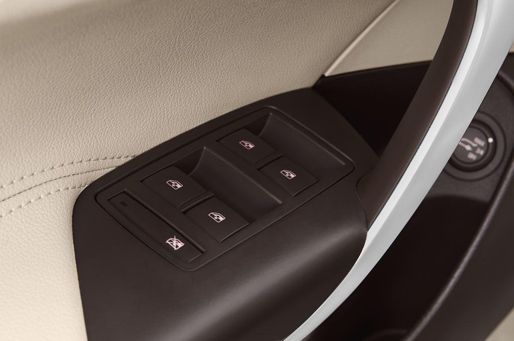 Opel Insignia (Baujahr 2012) Innovation 5 Türen Bedienungselemente Tür