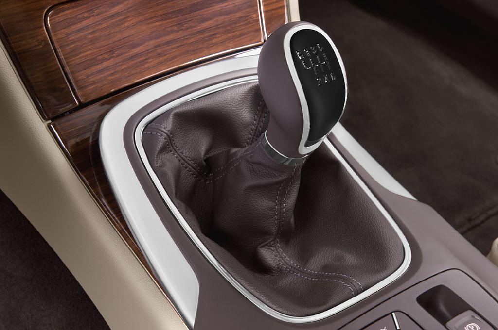 Opel Insignia (Baujahr 2012) Innovation 5 Türen Schalthebel