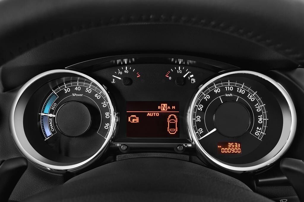 Peugeot 3008 (Baujahr 2013) HYbrid4 5 Türen Tacho und Fahrerinstrumente