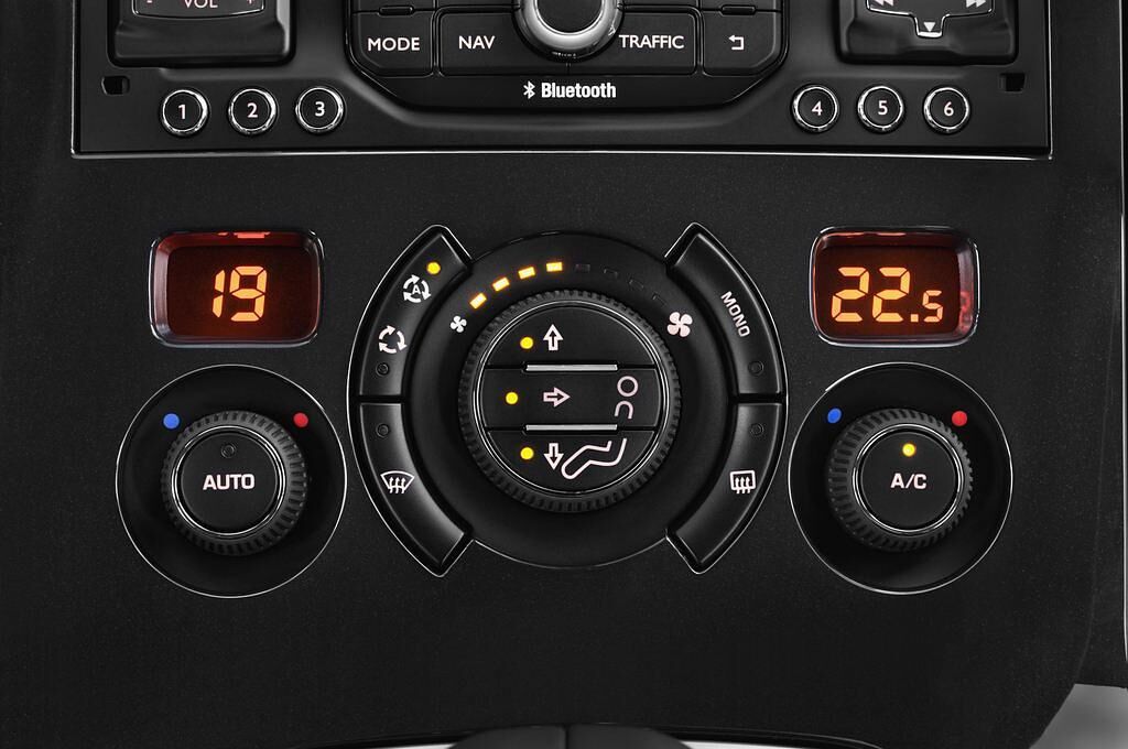 Peugeot 3008 (Baujahr 2013) HYbrid4 5 Türen Temperatur und Klimaanlage