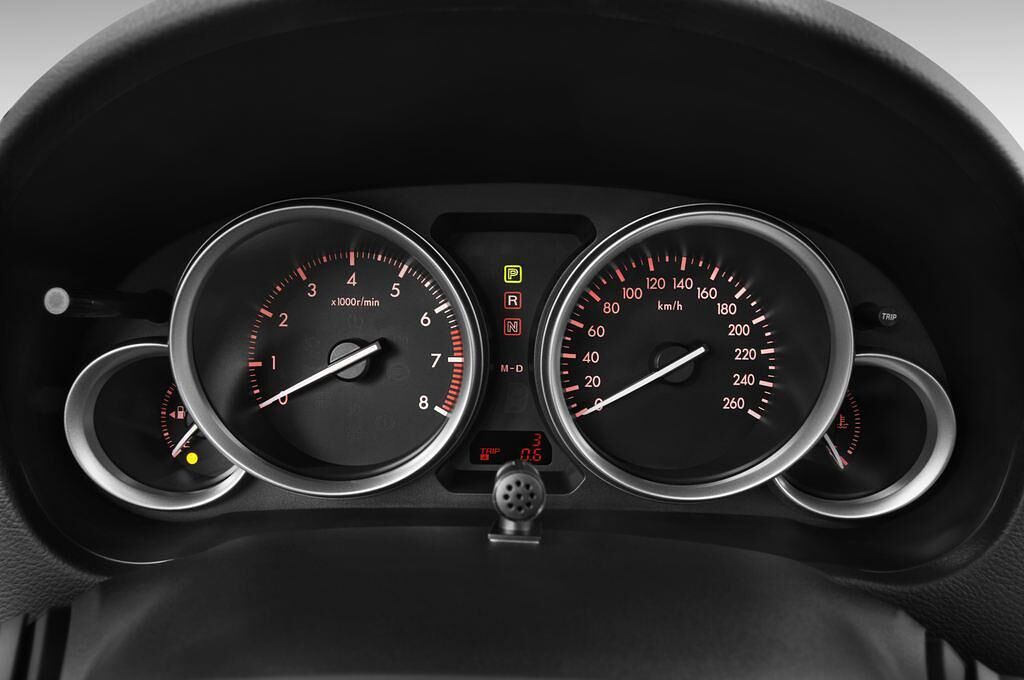 Mazda Mazda6 (Baujahr 2010) Active 5 Türen Tacho und Fahrerinstrumente