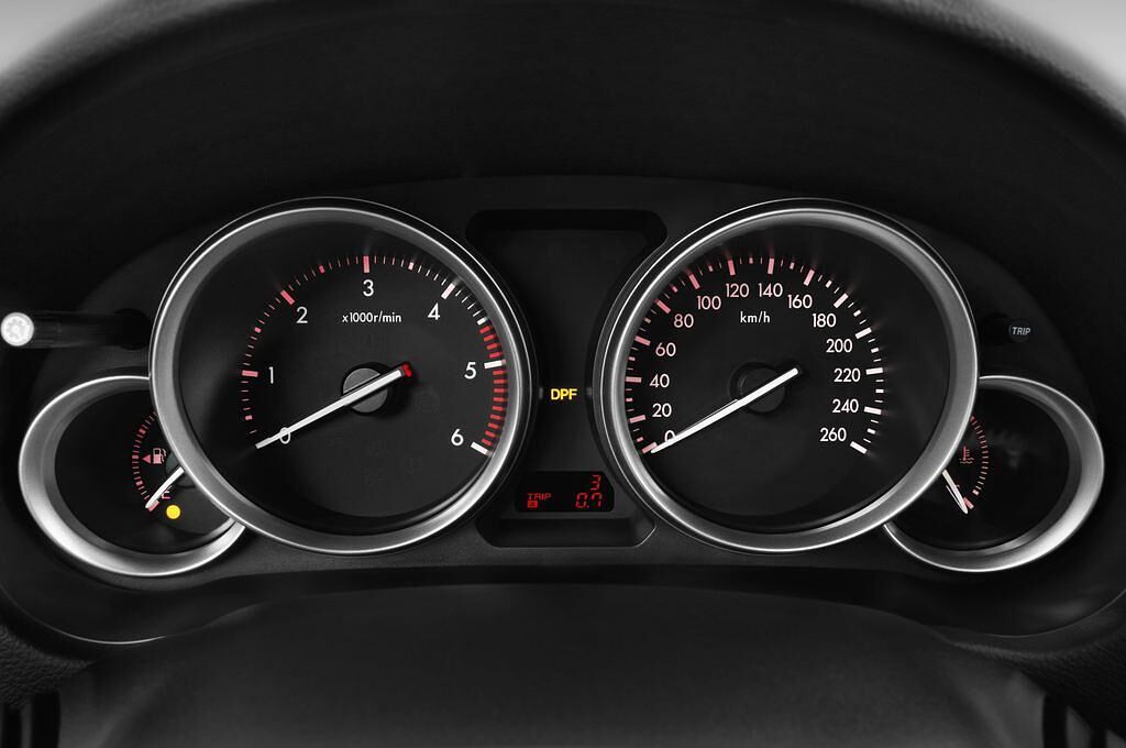 Mazda Mazda6 (Baujahr 2010) Exclusive-Line 5 Türen Tacho und Fahrerinstrumente