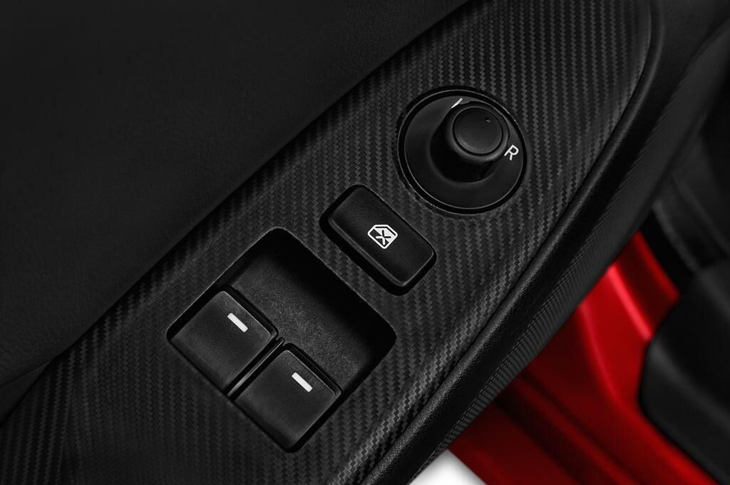 Mazda MX-5 (Baujahr 2016) Exclusive Line 2 Türen Bedienungselemente Tür