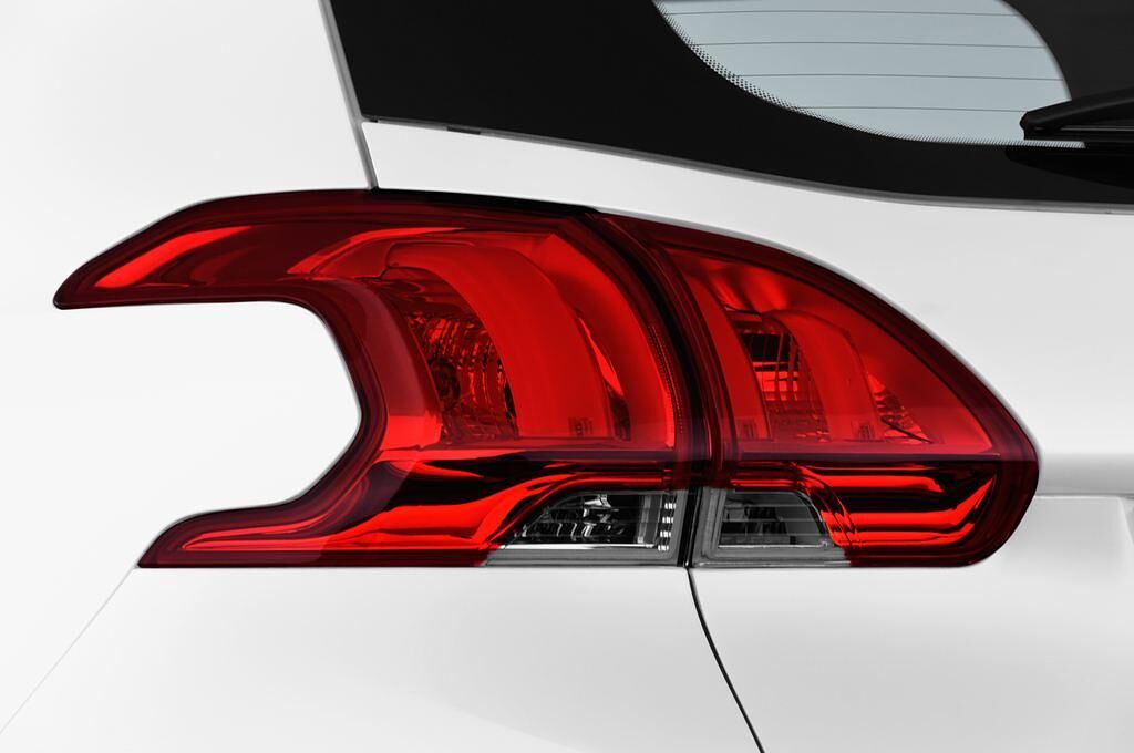 Peugeot 2008 (Baujahr 2013) Active 5 Türen Rücklicht