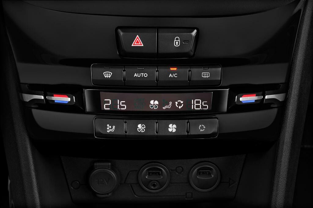 Peugeot 2008 (Baujahr 2013) Active 5 Türen Temperatur und Klimaanlage