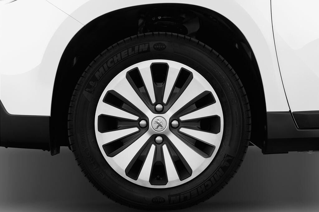 Peugeot 2008 (Baujahr 2013) Active 5 Türen Reifen und Felge
