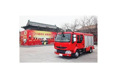 Renault Feuerwehrwagen schützen die verbotene Stadt in Peking.