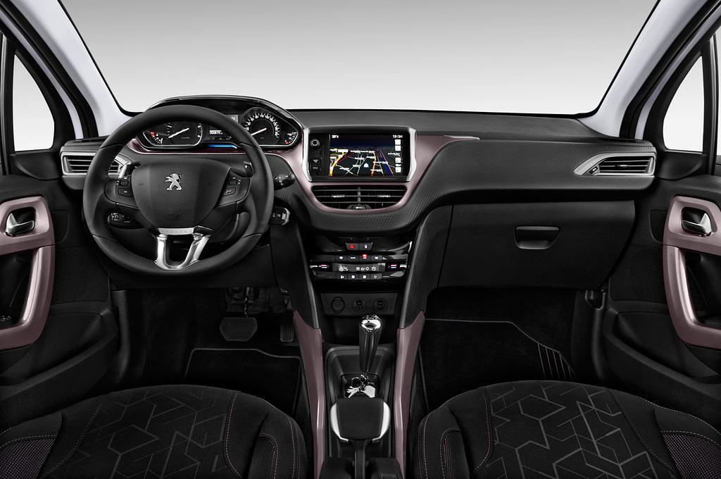 Peugeot 2008 (Baujahr 2013) Active 5 Türen Cockpit und Innenraum