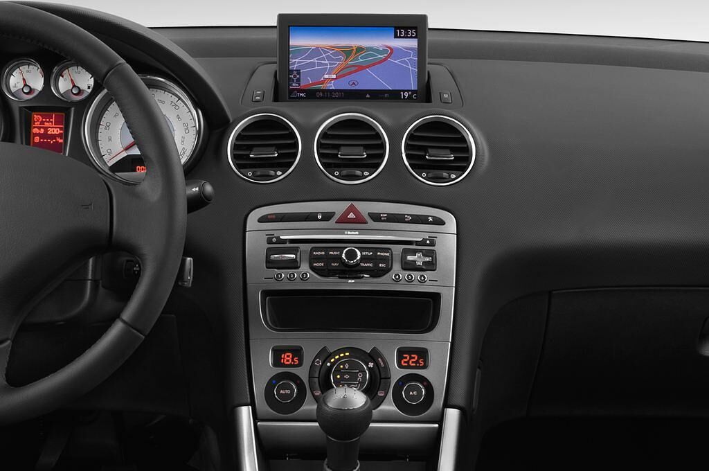 Peugeot 308 (Baujahr 2011) Allure 5 Türen Mittelkonsole