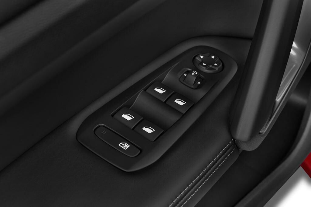 Peugeot 308 (Baujahr 2014) Allure 5 Türen Bedienungselemente Tür