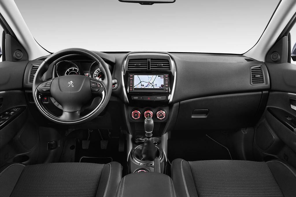 Peugeot 4008 (Baujahr 2012) Allure 5 Türen Cockpit und Innenraum