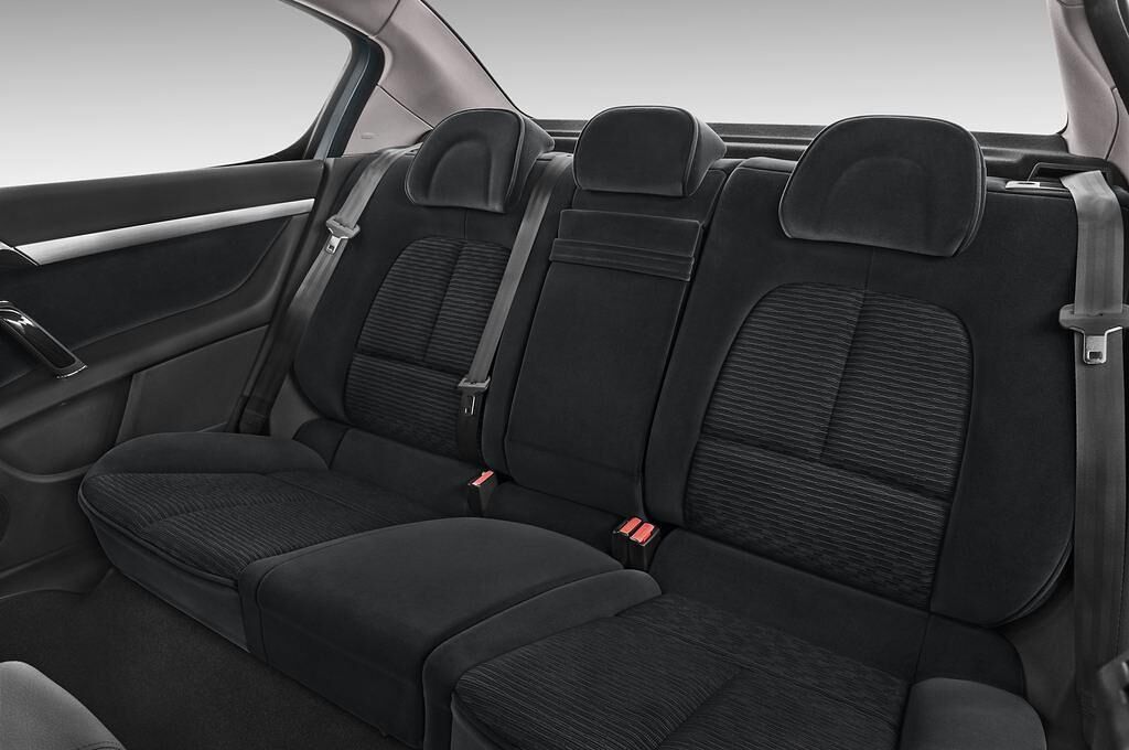 Peugeot 407 (Baujahr 2010) - 4 Türen Rücksitze