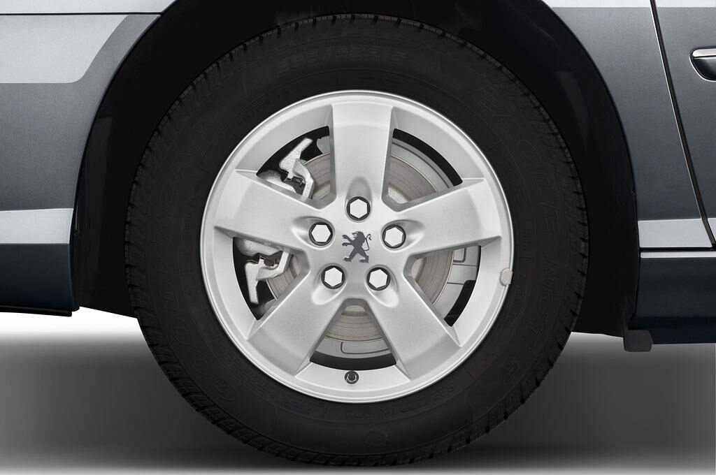Peugeot 407 (Baujahr 2010) - 4 Türen Reifen und Felge
