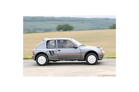 Peugeot zeigt auf der Techno Classica eine Legende