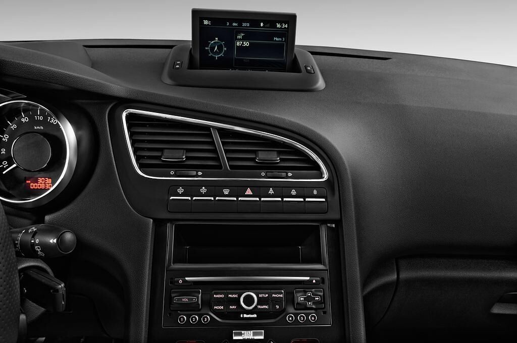 Peugeot 5008 (Baujahr 2012) Allure 5 Türen Radio und Infotainmentsystem
