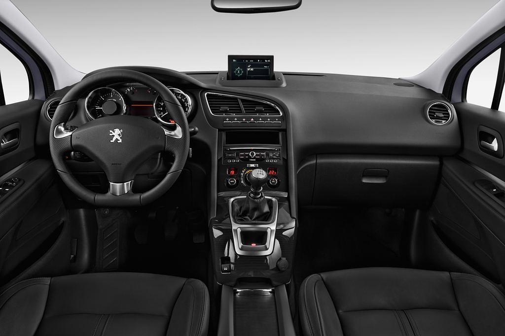 Peugeot 5008 (Baujahr 2012) Allure 5 Türen Cockpit und Innenraum