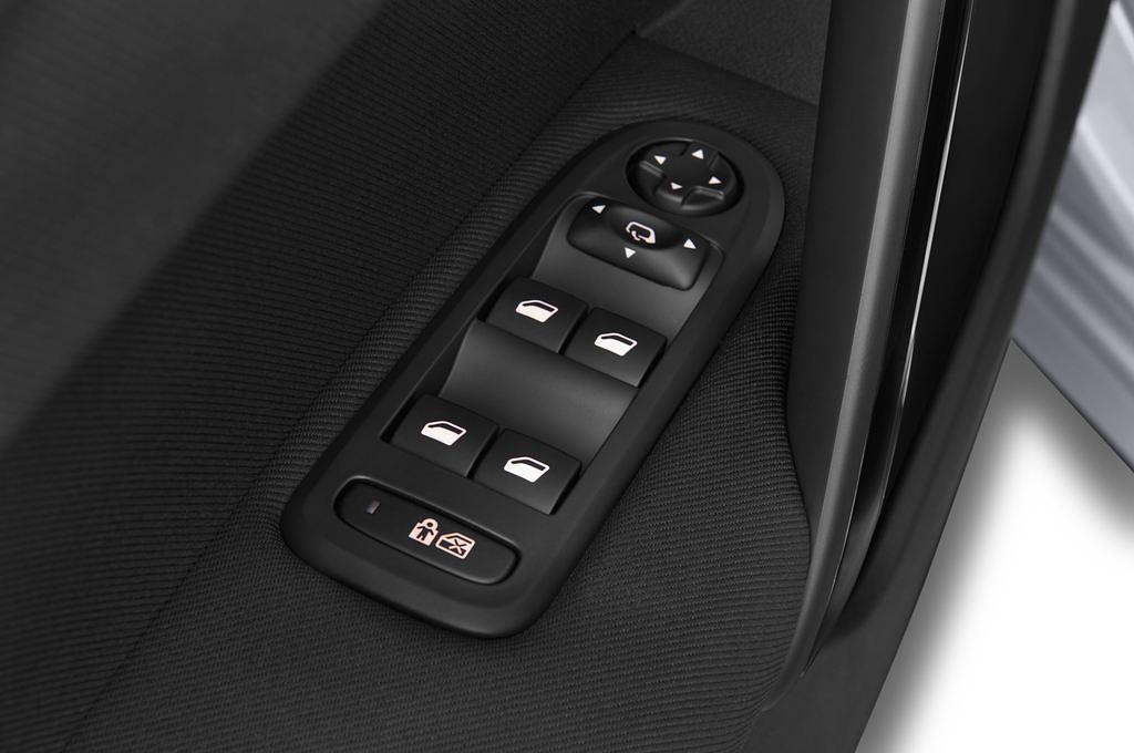 Peugeot 508 (Baujahr 2012) Allure 4 Türen Bedienungselemente Tür
