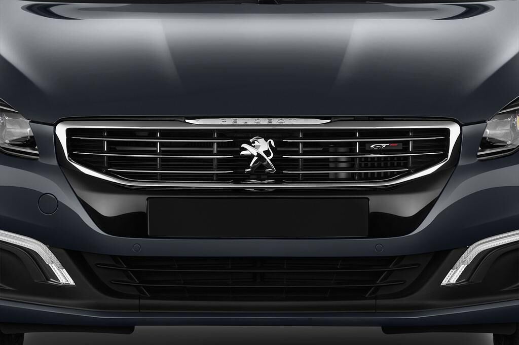 Peugeot 508 (Baujahr 2015) GT 4 Türen Kühlergrill und Scheinwerfer