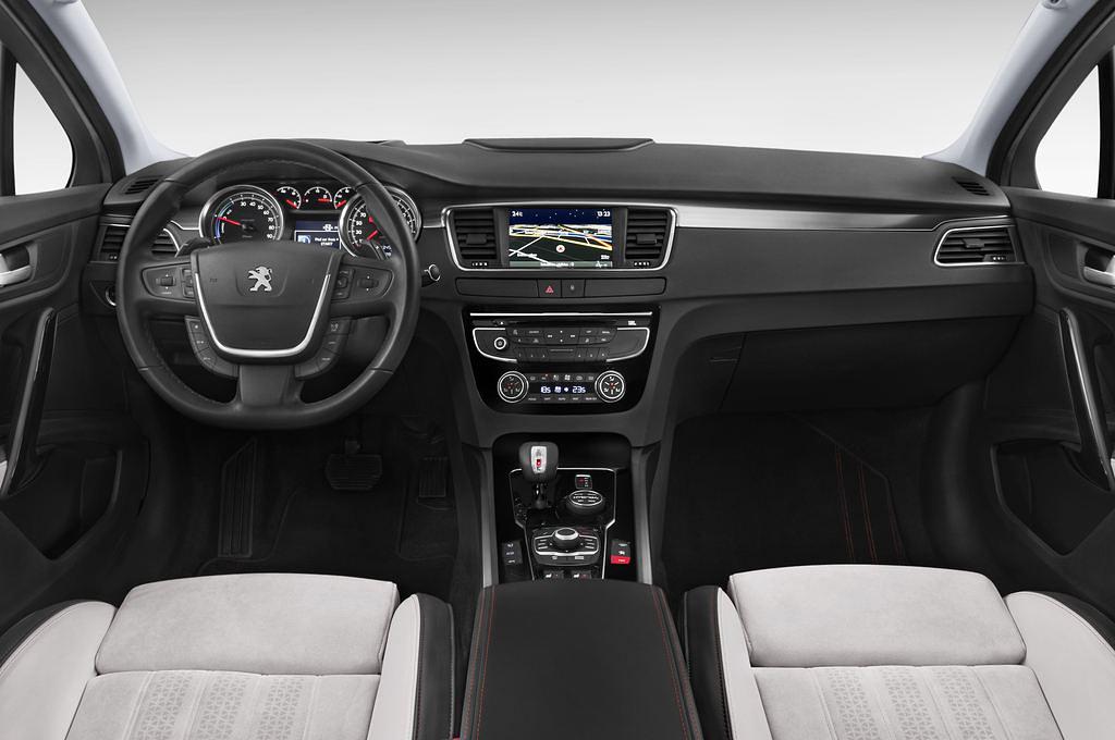 Peugeot 508 (Baujahr 2012) RXH 5 Türen Cockpit und Innenraum